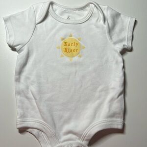 NWOT Lullaby “early riser” short sleeve onesie, size 3-6M, never worn